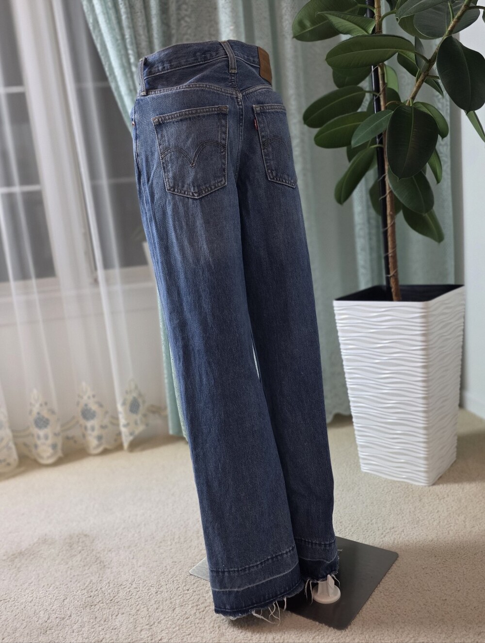 Levi’s Premium Ribcage Wide Leg Jeans Size 26 Light Wash - Picture 5 of 13